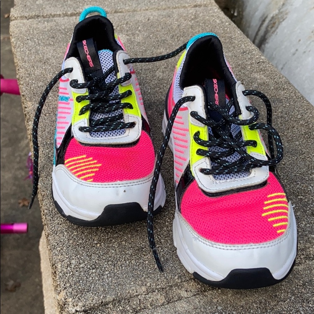 Sketcher tennis shoes kids